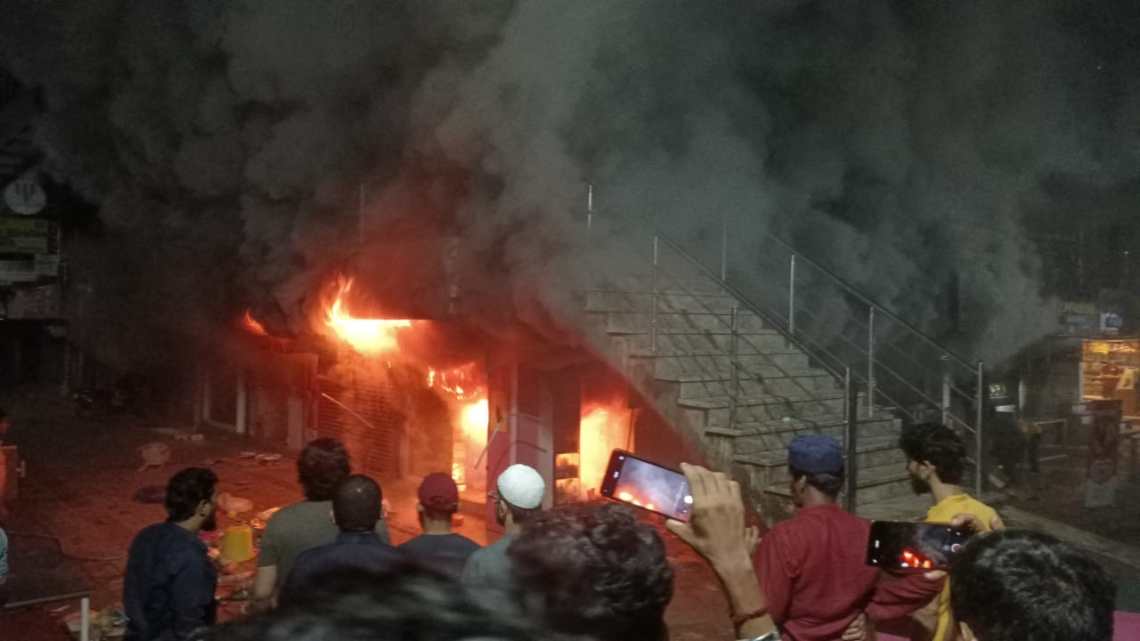 ಉಪ್ಪಿನಂಗಡಿ: ಪೃಥ್ವಿ ಕಾಂಪ್ಲೆಕ್ಸ್ ನಲ್ಲಿ ಭಾರೀ ಅಗ್ನಿ ಅವಘಡ| ಹಲವು ಮಳಿಗೆಗಳು ಬೆಂಕಿಗಾಹುತಿ