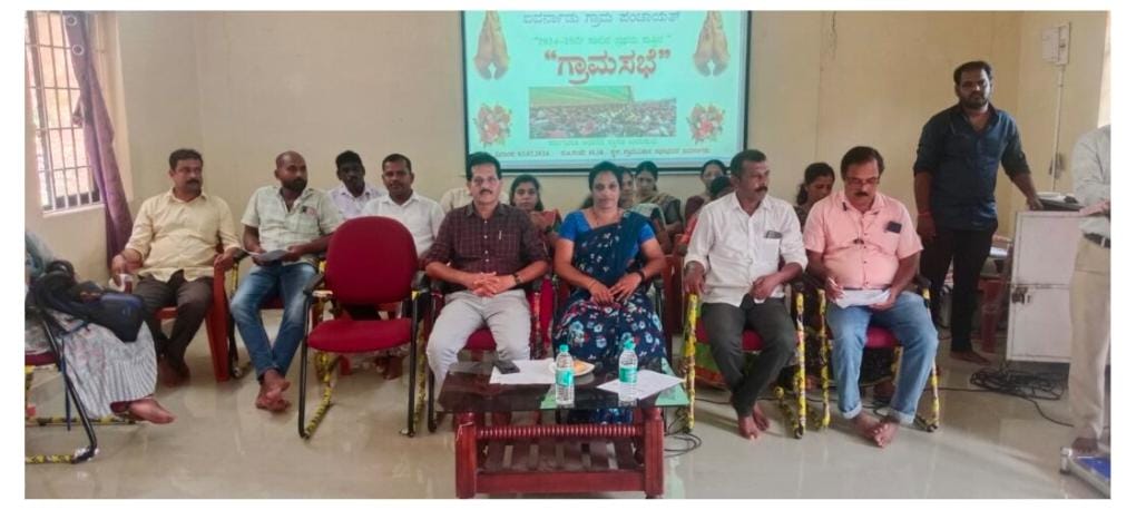 ಸುಳ್ಯ: ಐವರ್ನಾಡು ಗ್ರಾಮಸಭೆಯಲ್ಲಿ ಕಾವೇರಿದ ಚರ್ಚೆ| ರಸ್ತೆ ದುರವಸ್ಥೆ, ಪಂಚಾಯತ್ ಆಡಳಿತದ ವಿರುದ್ದ ಹರಿಹಾಯ್ದ ಗ್ರಾಮಸ್ಥರು