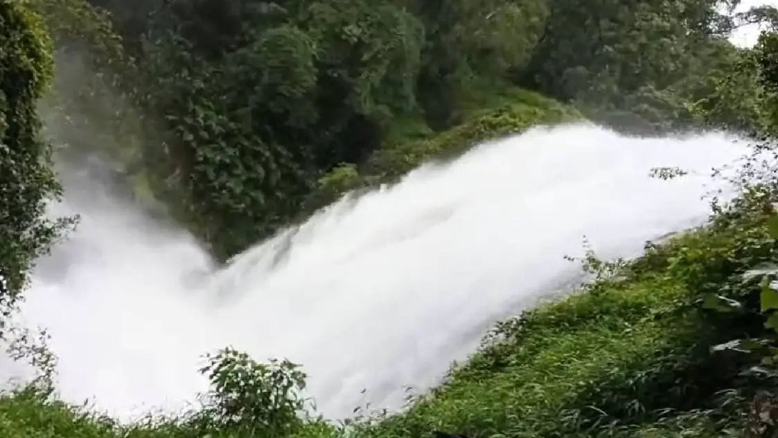 ಕೊಡಗು ಪ್ರವಾಸಕ್ಕೆ ತೆರಳುವವರಿಗೆ ಶಾಕ್| ಜಲಪಾತಗಳಿಗೆ ಇಳಿಯದಂತೆ ನಿರ್ಬಂಧ ಹೇರಿದ ಜಿಲ್ಲಾಡಳಿತ