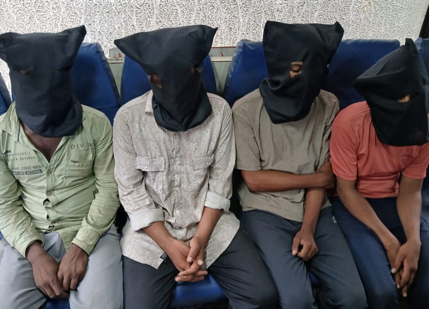ಮಂಗಳೂರು: ನಗರವಾಸಿಗಳ‌ ನೆಮ್ಮದಿ‌ ಕಸಿದಿದ್ದ ‘ಚಡ್ಡಿಗ್ಯಾಂಗ್’ನ ಸಿನಿಮೀಯ ಶೈಲಿಯಲ್ಲಿ ಬಂಧಿಸಿದ ಪೊಲೀಸರು| ಪೊಲೀಸರ ಕಾರ್ಯಾಚರಣೆಗೆ ಕೆಎಸ್ಆರ್ ಟಿಸಿ ಸಾಥ್!!