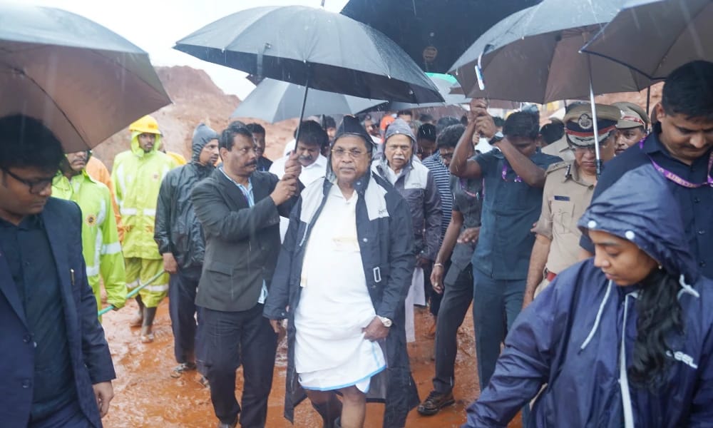 ಉತ್ತರ ಕನ್ನಡ: ಗುಡ್ಡ ಕುಸಿತ ಸ್ಥಳ ಶಿರೂರಿಗೆ ಸಿಎಂ ಸಿದ್ದರಾಮಯ್ಯ ಭೇಟಿ, ಪರಿಶೀಲನೆ