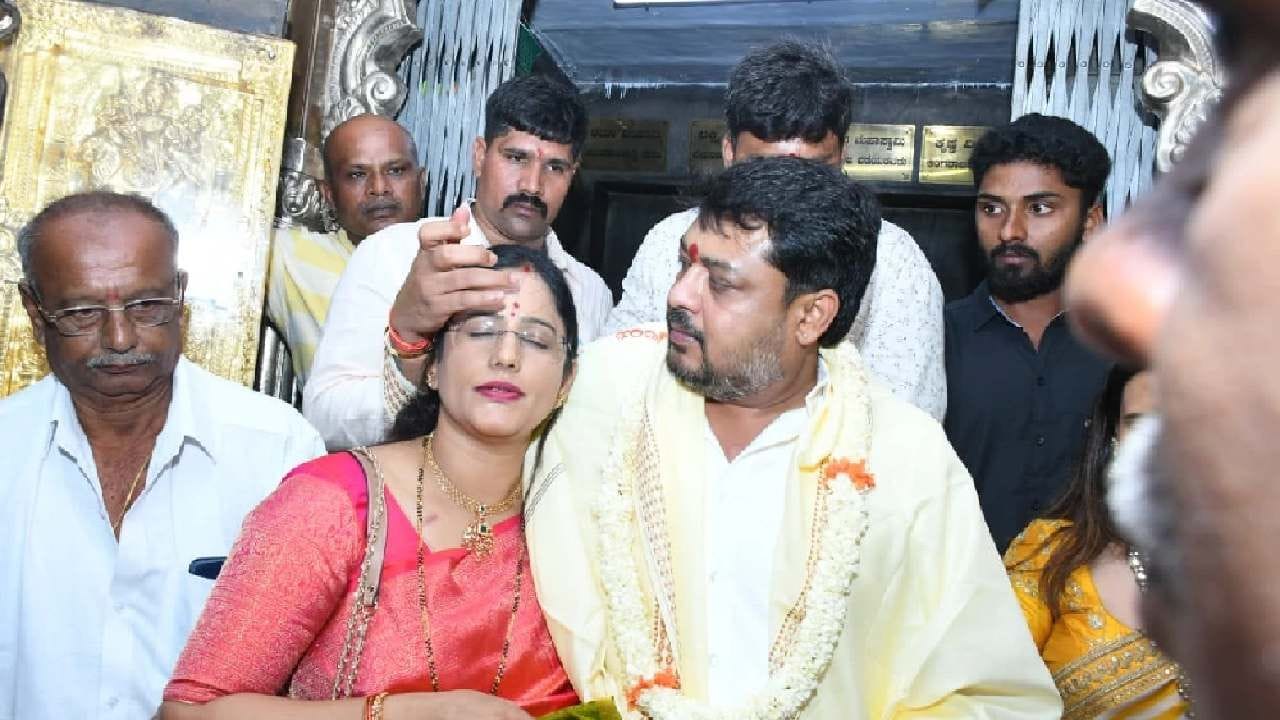 ಮಹಿಳಾಧಿಕಾರಿ ಹಣೆಗೆ ಕುಂಕುಮ ಇಟ್ಟ ಸಂಸದ ಸುನೀಲ್ ಬೋಸ್: ಎಲ್ಲೆಡೆ ವೈರಲ್