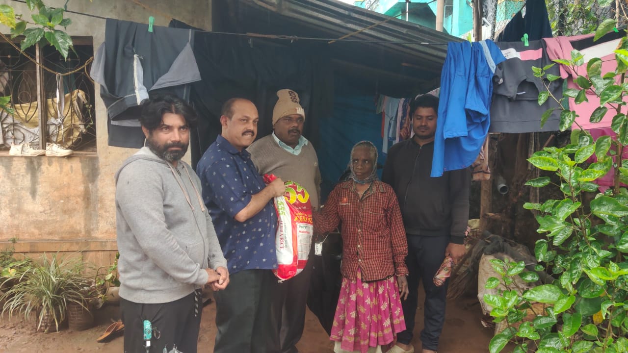 ಸೋಮವಾರಪೇಟೆ: ಮಳೆಯಿಂದ ಸಂತ್ರಸ್ತರಾದವರಿಗೆ ನೆರವು ನೀಡಿದ ಕ.ರಾ.ವೇ