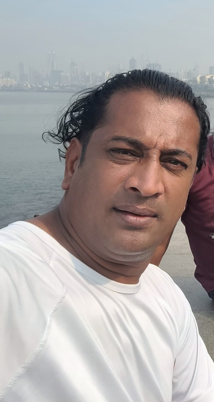 ಚಿಕ್ಕಮಗಳೂರು : ಕಬ್ಬಿಣದ ಏಣಿ ಕೊಂಡೊಯ್ಯುವಾಗ ವಿದ್ಯುತ್ ಸ್ಪರ್ಶ|ವ್ಯಕ್ತಿ ಸ್ಥಳದಲ್ಲೇ ಸಾವು