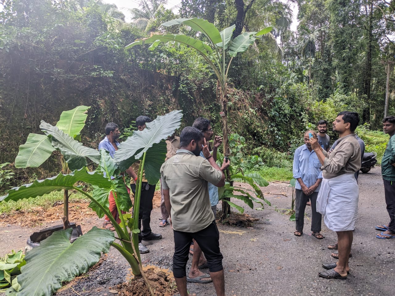 ಸುಬ್ರಹ್ಮಣ್ಯ: ಸಂಪೂರ್ಣ ಹದೆಗೆಟ್ಟ ಹೆದ್ದಾರಿಯಲ್ಲಿ ಬಾಳೆ ಗಿಡ ನೆಟ್ಟು ಪ್ರತಿಭಟನೆ