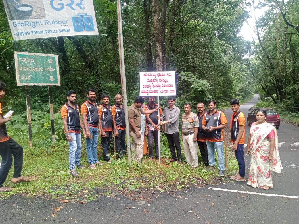 ಸುಬ್ರಹ್ಮಣ್ಯ: ಪರಿಸರ ರಕ್ಷಣೆಗಾಗಿ‌ ಯುವಕರ ಮಾದರಿ‌ ಕಾರ್ಯ| ಕಮಿಲದ ಬಾಂಧವ್ಯ ಗೆಳೆಯರ ಬಳಗದಿಂದ ರಸ್ತೆ ಬದಿ ಸ್ವಚ್ಛತೆ| ಕಸ ಹಾಕುವವರ ಪತ್ತೆಗೆ ಸಿಸಿ ಕ್ಯಾಮೆರಾ ಅಳವಡಿಕೆ