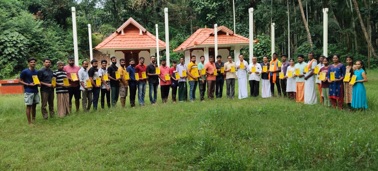 ಪುತ್ತೂರು: ಪುಳುವಾರು ಗ್ರಾಮ ದೈವಸ್ಥಾನ ಮತ್ತು ದಾರಂದಕುಕ್ಕು ವೀರ ಮಾರುತಿ ಫ್ರೆಂಡ್ಸ್ ಬಳಗದ ಜಂಟಿ ಆಶ್ರಯದಲ್ಲಿ ಆ.25 ರಂದು ಕೇಸರ್ಡ್ ಒಂಜಿ ದಿನ| ಆಮಂತ್ರಣ ಬಿಡುಗಡೆ