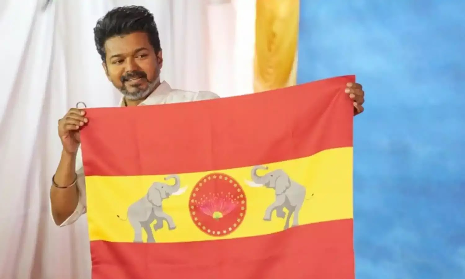 ಹೊಸ ಪಕ್ಷದ ಧ್ವಜ ಬಿಡುಗಡೆ ಮಾಡಿದ ದಳಪತಿ ವಿಜಯ್‌