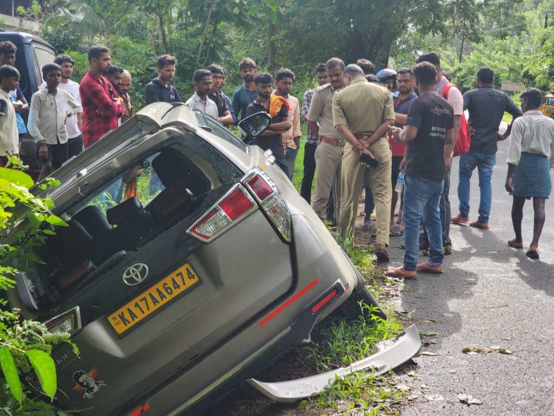 ಕಡಬ: ಅವಸರ ತಂದ ಅಪಘಾತ| ಬೈಕ್ ಸವಾರ ಸಾವು; ಚರಂಡಿಗೆ ಉರುಳಿದ ಇನ್ನೋವಾ
