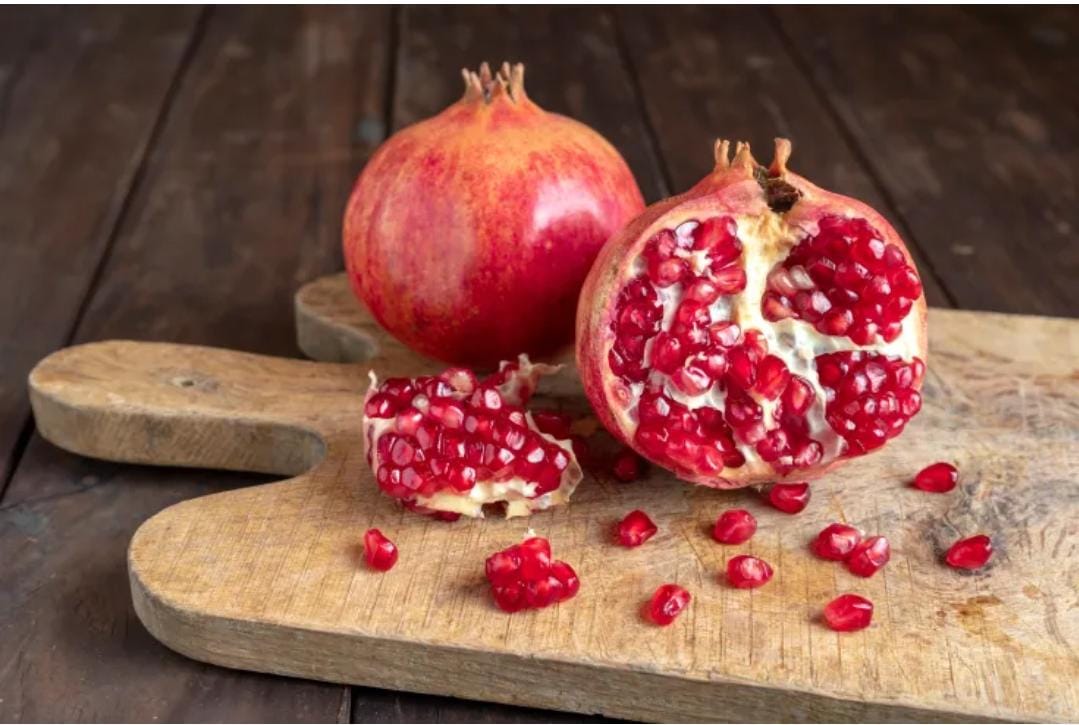 ಒಂದೇ ಒಂದು ದಾಳಿಂಬೆ ಹಣ್ಣು ತಿನ್ನುವುದರಿಂದ ಏನೆಲ್ಲಾ ಪ್ರಯೋಜನಗಳು | ಇಲ್ಲಿದೆ ಸಂಪೂರ್ಣ ಮಾಹಿತಿ