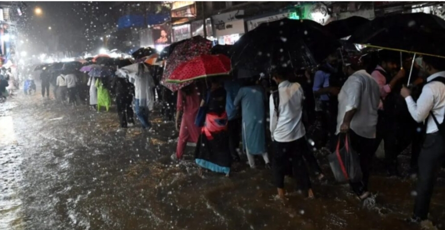 ಮುಂಬಯಿಯಲ್ಲಿ ಮಹಾಮಳೆ! ಅನಾಹುತಗಳ ಸರಮಾಲೆ ಸೃಷ್ಟಿಸಿದ ಮಳೆ