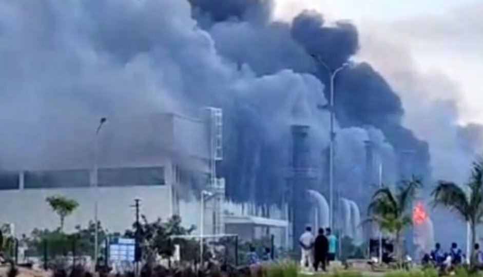 ಟಾಟ ಫ್ಯಾಕ್ಟರಿಯಲ್ಲಿ ಭಾರಿ ಅಗ್ನಿ ಅವಘಡ