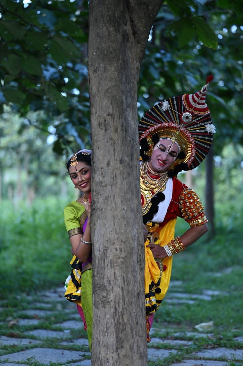 ಪ್ರೀ ವೆಡ್ಡಿಂಗ್ ಫೋಟೋ ಶೂಟ್ ಹೀಗೂ ಮಾಡ್ಬಹುದು| ನೆಲದ ಸಂಸ್ಕೃತಿ ಬಿಂಬಿಸುವ ಫೋಟೋಶೂಟ್ ವೈರಲ್…