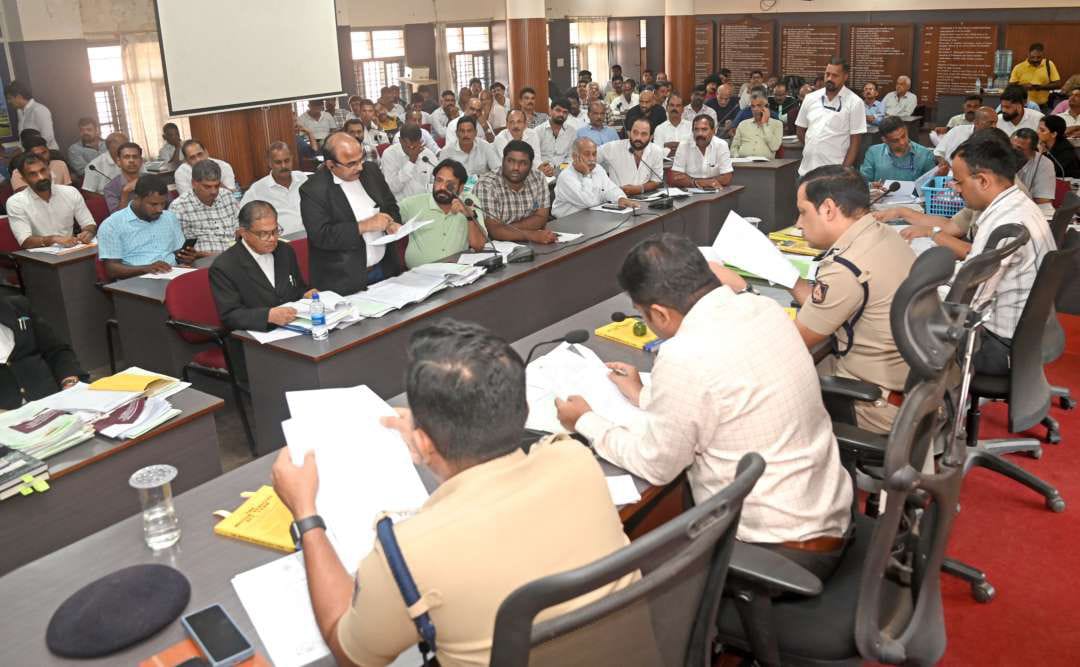 ಮಂಗಳೂರು: ಚಲಿಸುತ್ತಿರುವ ಸಾರಿಗೆ ಬಸ್ ಗಳ ಬಾಗಿಲು ಮುಚ್ಚುವುದು ಕಡ್ಡಾಯ| ನ.6ರಿಂದಲೇ ಜಾರಿಗೊಳಿಸಲು ಡಿಸಿ ಮುಲ್ಲೈ ಮುಗಿಲನ್ ಆದೇಶ