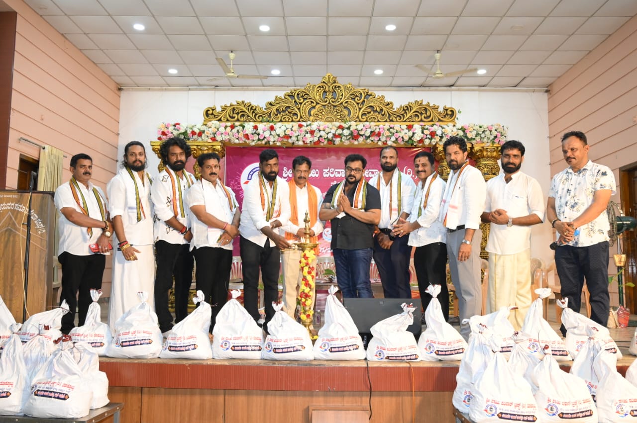 ಬಡತನವು ಮನುಷ್ಯನಿಗೆ ಮನುಷತ್ವದ ಪಾಠ ಬೋದಿಸುತ್ತದೆ; ಈಶ್ವರ್ ಮಲ್ಪೆ| ತೊಕ್ಕೊಟ್ಟು ಸಾಯಿ ಪರಿವಾರ್ ಟ್ರಸ್ಟ್ ದೀಪಾವಳಿ ಆಹಾರ ಸಾಮಗ್ರಿ ಕಿಟ್ ವಿತರಣೆ ಕಾರ್ಯಕ್ರಮ ಉದ್ಘಾಟನೆ