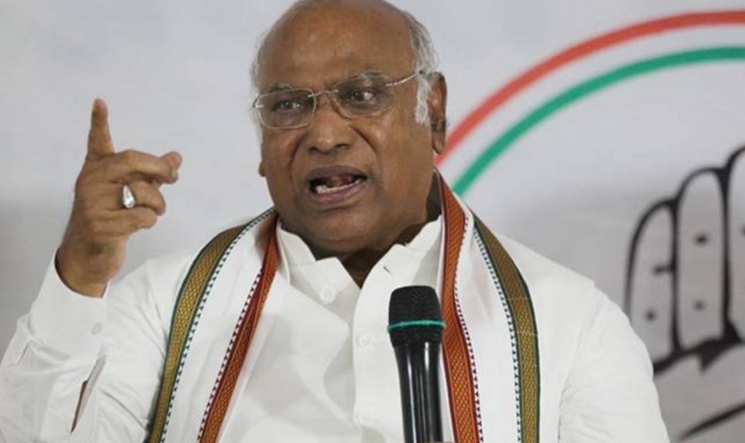 ಗ್ಯಾರಂಟಿ ಯೋಜನೆ’ ಬಗ್ಗೆ ಲಘುವಾಗಿ ಮಾತನಾಡಬೇಡಿ : ರಾಜ್ಯದ ‘ಕೈ’ ನಾಯಕರಿಗೆ ಹೈಕಮಾಂಡ್ ಎಚ್ಚರಿಕೆ ಸಂದೇಶ.!