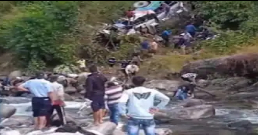 ಉತ್ತರಾಖಂಡದಲ್ಲಿ ಭೀಕರ ಅಪಘಾತ : ಬಸ್ ಕಂದಕಕ್ಕೆ| 22 ಮಂದಿ ಸಾವು.!