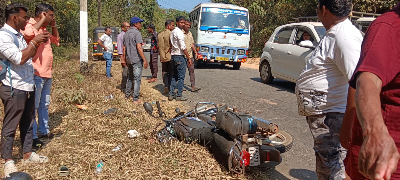 ಕಡಬ: ಬೈಕ್ ಹಾಗೂ ಸ್ಕೂಟಿ ನಡುವೆ ಮುಖಾಮುಖಿ ಡಿಕ್ಕಿ| ಐತ್ತೂರು ಗ್ರಾ.ಪಂ ಸದಸ್ಯ ಮನಮೋಹನ ಗೋಳ್ಯಾಡಿ‌ ಗಂಭೀರ
