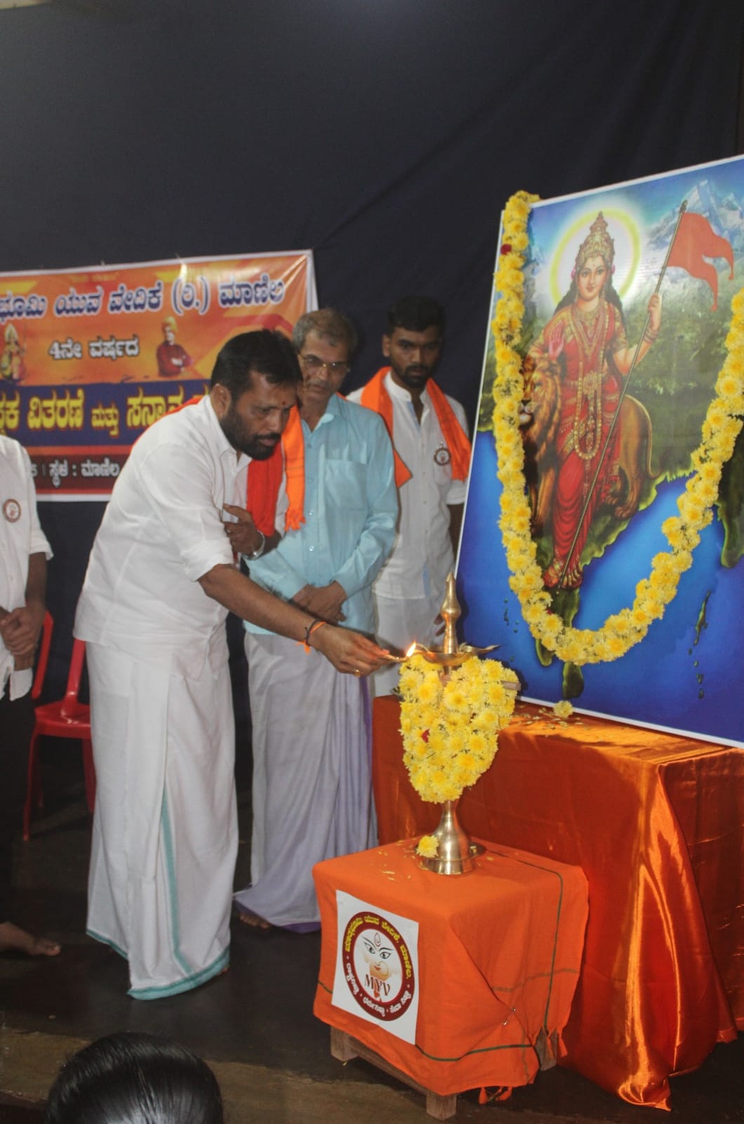 ಮಾಣಿಲ: ಉಚಿತ ಪುಸ್ತಕ ‌ವಿತರಣೆ ಮತ್ತು ಸನ್ಮಾನ