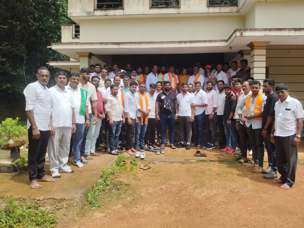 ಚಿಕ್ಕಮಗಳೂರು: ಸುಹಾಸ್ ಶೆಟ್ಟಿ ಮನೆಗೆ ಮೂಡಿಗೆರೆ ಹಿಂದೂ ಕಾರ್ಯಕರ್ತರ ಬೇಟಿ