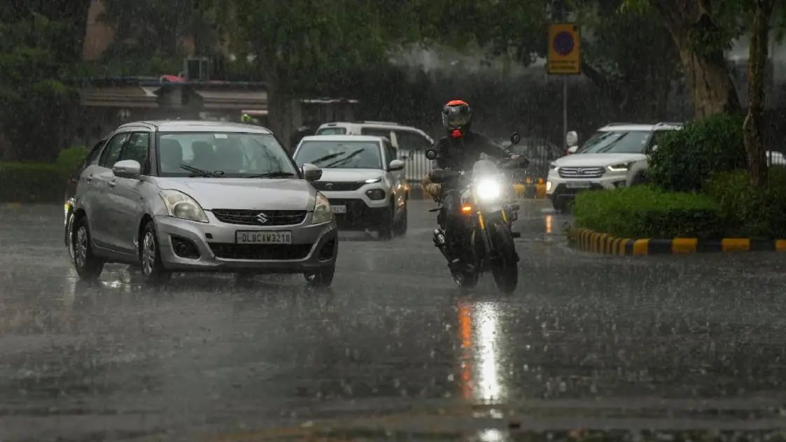 ರಾಜ್ಯಾದ್ಯಂತ ಭಾರೀ ಮಳೆ‌ ಮನ್ಸೂಚನೆ| ಕರಾವಳಿ ಜಿಲ್ಲೆಗಳಿಗೆ ಮೂರು ದಿನ ರೆಡ್ ಅಲರ್ಟ್