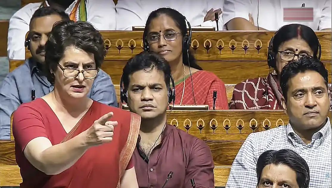 ‘ಉಗ್ರರಿಂದ ನಾನು ಅಪ್ಪನನ್ನು ಕಳೆದುಕೊಂಡೆ’| ಇಡೀ ಗಾಂಧಿ ಕುಟುಂಬವನ್ನೇ ದೂಷಿಸುವ ನೀವು 11ವರ್ಷಗಳಿಂದ ಏನು ಮಾಡಿದ್ದೀರಿ?| ಲೋಕಸಭೆಯಲ್ಲಿ ಪ್ರಿಯಾಂಕಾ ವಾಗ್ದಾಳಿ