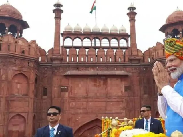 ದೇಶಾದ್ಯಂತ ಇಂದು ಸಂಭ್ರಮದ 79ನೇ ಸ್ವಾತಂತ್ರ್ಯ ದಿನಾಚರಣೆ| ಪ್ರಧಾನಿ ಮೋದಿಯಿಂದ ಸತತ 12ನೇ ಬಾರಿ ಧ್ವಜಾರೋಹಣ