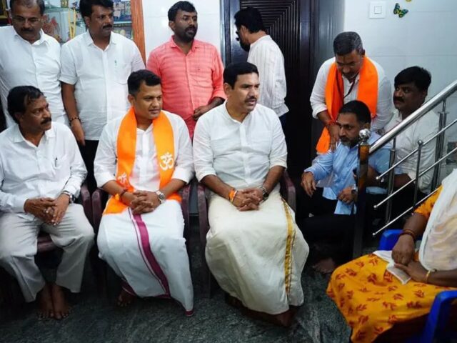 ಧರ್ಮಸ್ಥಳ: ಸೌಜನ್ಯ ಮನೆಗೆ ಭೇಟಿ ನೀಡಿದ ಬಿಜೆಪಿ ರಾಜ್ಯಾಧ್ಯಕ್ಷ ಬಿ.ವೈ ವಿಜಯೇಂದ್ರ| ‘ಮಗಳ ಹೆಸರಲ್ಲಿ ‌ಹಣ ಮಾಡಿ ಮನೆ ಕಟ್ಟಿಸಿದೆ’ ಎಂದು ನಿಮ್ಮ ಪಕ್ಷದವರೇ ಟೀಕಿಸುತ್ತಾರೆ ಎಂದ ಕುಸುಮಾವತಿ
