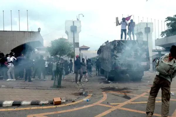 ನೇಪಾಳದಲ್ಲಿ ಭಾರೀ ಜನಾಕ್ರೋಶ| ಪ್ರಧಾನಿ, ರಾಷ್ಟ್ರಪತಿ ರಾಜೀನಾಮೆ| ಮುಂದುವರಿದ ಹಿಂಸಾಚಾರ