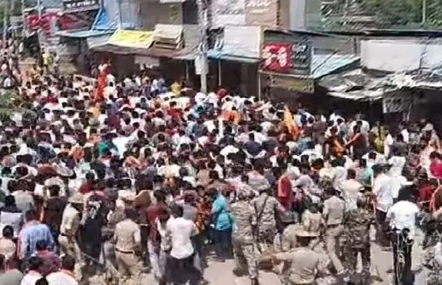 ಗಣಪತಿ ವಿಸರ್ಜನೆ ವೇಳೆ ಕಲ್ಲುತೂರಾಟ| ಉದ್ವಿಗ್ನಗೊಂಡ ಮಂಡ್ಯ ಜಿಲ್ಲೆಯ ಮದ್ದೂರು| ನಾಳೆ ಬಂದ್ ಗೆ ಕರೆ