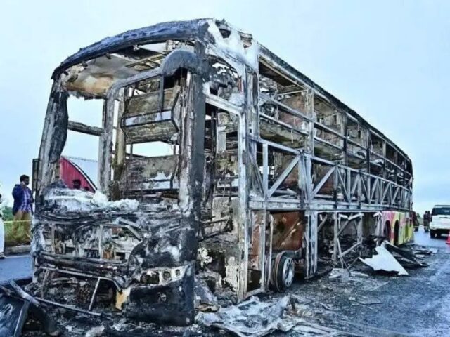 ಆಂಧ್ರಪ್ರದೇಶದಲ್ಲಿ ಭೀಕರ ದುರಂತ| ಚಲಿಸುತ್ತಿದ್ದ ವೋಲ್ವೊ ಬಸ್ ಬೆಂಕಿಗಾಹುತಿಯಾಗಿ 22 ಮಂದಿ ಸಜೀವ ದಹನ