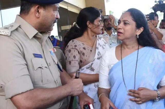 ಧರ್ಮಸ್ಥಳದಲ್ಲಿ ಸತ್ತ ಹಿಂದೂ ಹೆಣ್ಮಕ್ಕಳಿಗೆ ನ್ಯಾಯ ಕೇಳಿದ್ರೆ ನಾನು ಎಡಪಂಥೀಯಳೇ? ಮಾಧ್ಯಮಗಳಿಗೆ ತಿರುಗೇಟು ನೀಡಿದ ನಾಗಲಕ್ಷ್ಮಿ ಚೌದರಿ