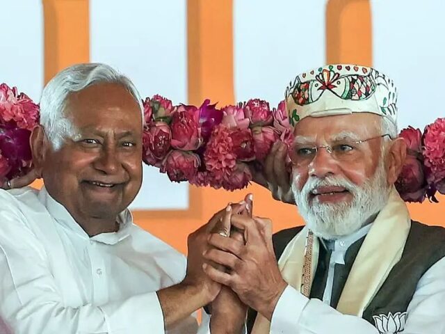 ಮಹಾಘಟಬಂಧನ್ ಸ್ಪೋಟಿಸಿದ ಎನ್ ಡಿಎ| ಮತ್ತೆ ನಿತೀಶ್ ಕೊರಳಿಗೆ ಬಿ’ಹಾರ’