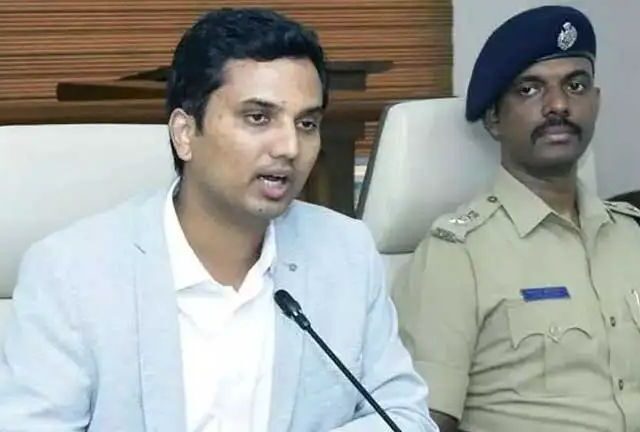 ಕೆಂಪು ಕಲ್ಲು ದರ ಇಳಿಕೆ ಮರಳು ಸಮಸ್ಯೆ ಪರಿಹಾರಕ್ಕೆ 42 ಹೊಸ  ಬ್ಲಾಕ್ ಗುರುತು – ಡಿಸಿ ದರ್ಶನ್ ಎಚ್.ವಿ