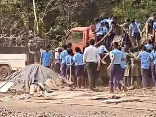 ಬೆಳ್ತಂಗಡಿ: ವಿದ್ಯಾರ್ಥಿಗಳನ್ನು ಟಿಪ್ಪರ್, ಪಿಕಪ್ ನಲ್ಲಿ ಸಾಗಿಸಿದ ಶಿಕ್ಷಕ ಅಮಾನತು