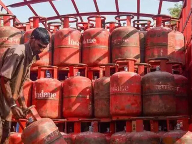 ಗ್ರಾಹಕರಿಗೆ ಬಿಗ್ ಶಾಕ್| ಎಲ್ ಪಿಜಿ ಸಿಲಿಂಡರ್ ಬೆಲೆಯಲ್ಲಿ ದಿಢೀರ್ ಏರಿಕೆ|