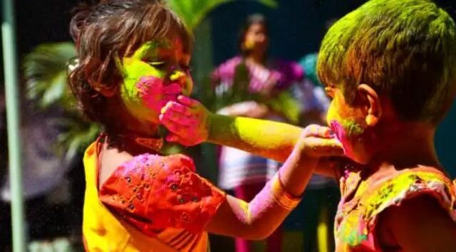 ಇಂದು ಬಣ್ಣಗಳ ಹಬ್ಬ ಹೋಳಿ| ಬದುಕನ್ನು ರಂಗಾಗಿಸುವ ಈ ಹಬ್ಬದ ಮಹತ್ವ ಗೊತ್ತಾ?