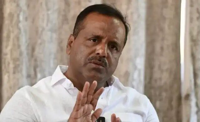 ನಡುರಾತ್ರಿ ಆಸ್ಪತ್ರೆಗೆ ಭೇಟಿ ನೀಡಿದ ಸಚಿವ ಖಾದರ್| ಜಯನಗರ ಆಸ್ಪತ್ರೆಯ ಅವಸ್ಥೆಗೆ ಫುಲ್ ಗರಂ
