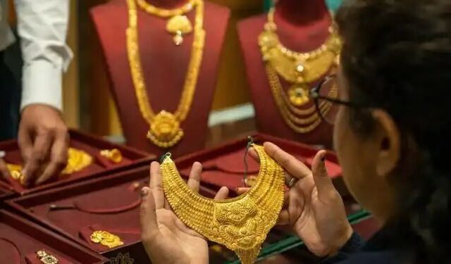 ಕುಸಿತದ ಹಾದಿಯಲ್ಲಿ ಚಿನ್ನದ ದರ| ಆಭರಣ ಪ್ರಿಯರಲ್ಲಿ ಮಂದಹಾಸ