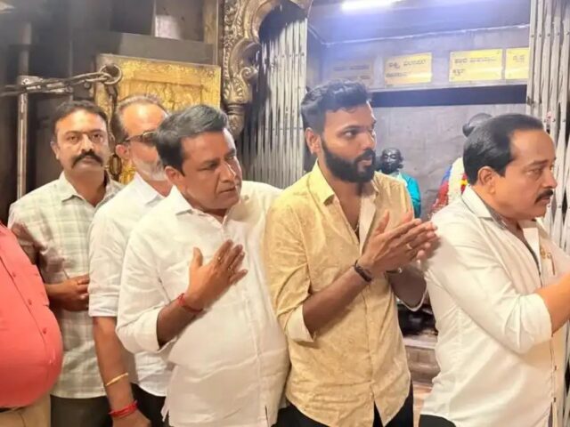 ಮೈಸೂರು ದಸರಾದಲ್ಲಿ ಕಂಬಳ ನಡೆಸಲು ಆಹ್ವಾನ| ಚಾಮುಂಡೇಶ್ವರಿಗೆ ಪೂಜೆ ಸಲ್ಲಿಸಿದ ಶಾಸಕ ಅಶೋಕ್ ರೈ