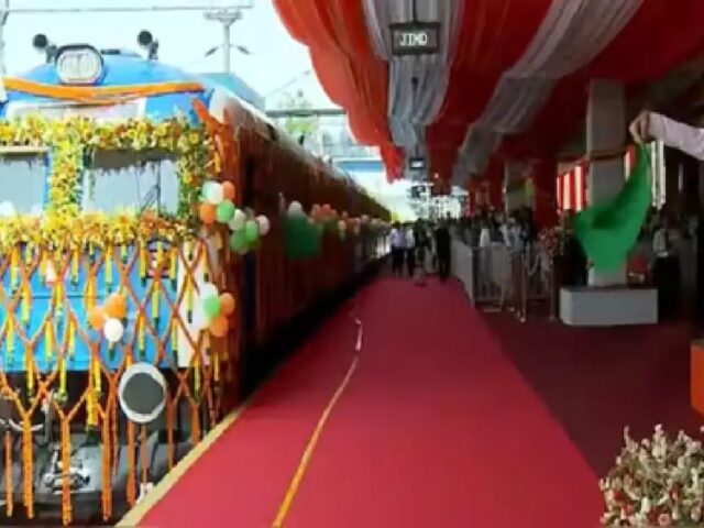 ದೇಶದ ಮೊದಲ ‘ಹೈಡ್ರೋಜನ್’ ಚಾಲಿತ ರೈಲಿಗೆ ಪ್ರಧಾನಿ ಚಾಲನೆ