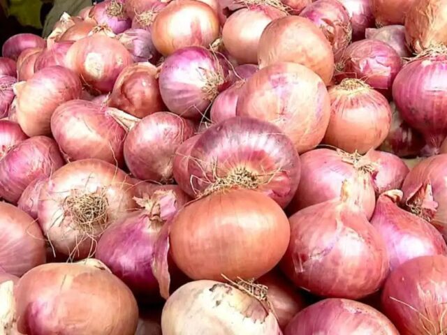 ಗ್ರಾಹಕರಿಗೆ ಮತ್ತೊಂದು ಬೆಲೆ ಏರಿಕೆ ಬಿಸಿ|ಶತಕದ ಹೊಸ್ತಿಲಲ್ಲಿ ಈರುಳ್ಳಿ ದರ