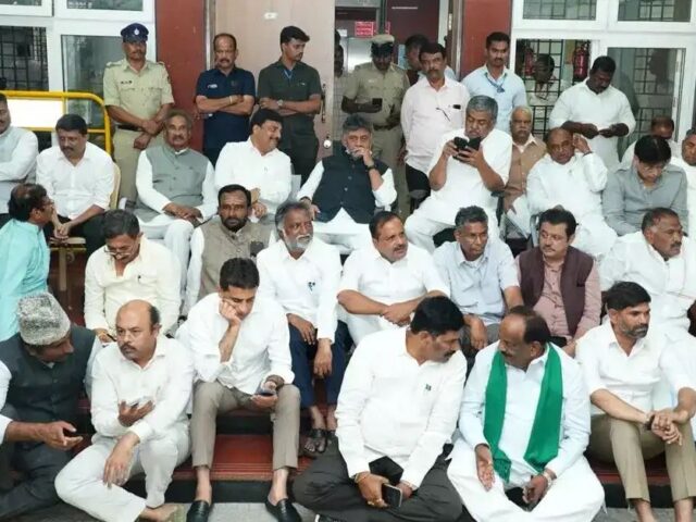 ಕಾಂಗ್ರೆಸ್ ಹೋರಾಟಕ್ಕೆ ಮಣಿದ ಚುನಾವಣಾ ಆಯೋಗ| ಫಾರಂ 7 ನೀಡಿದವರ ವಿರುದ್ಧ ಕ್ರಮಕ್ಕೆ ಆದೇಶ
